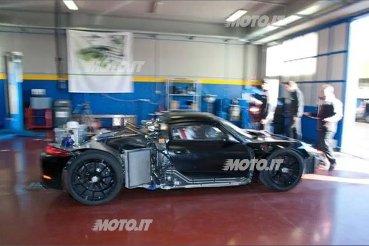 Porsche 918 Spyder: in listino da 786.954 euro (8)