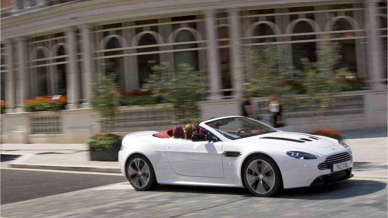 Aston Martin V12 Vantage Roadster: i prezzi italiani