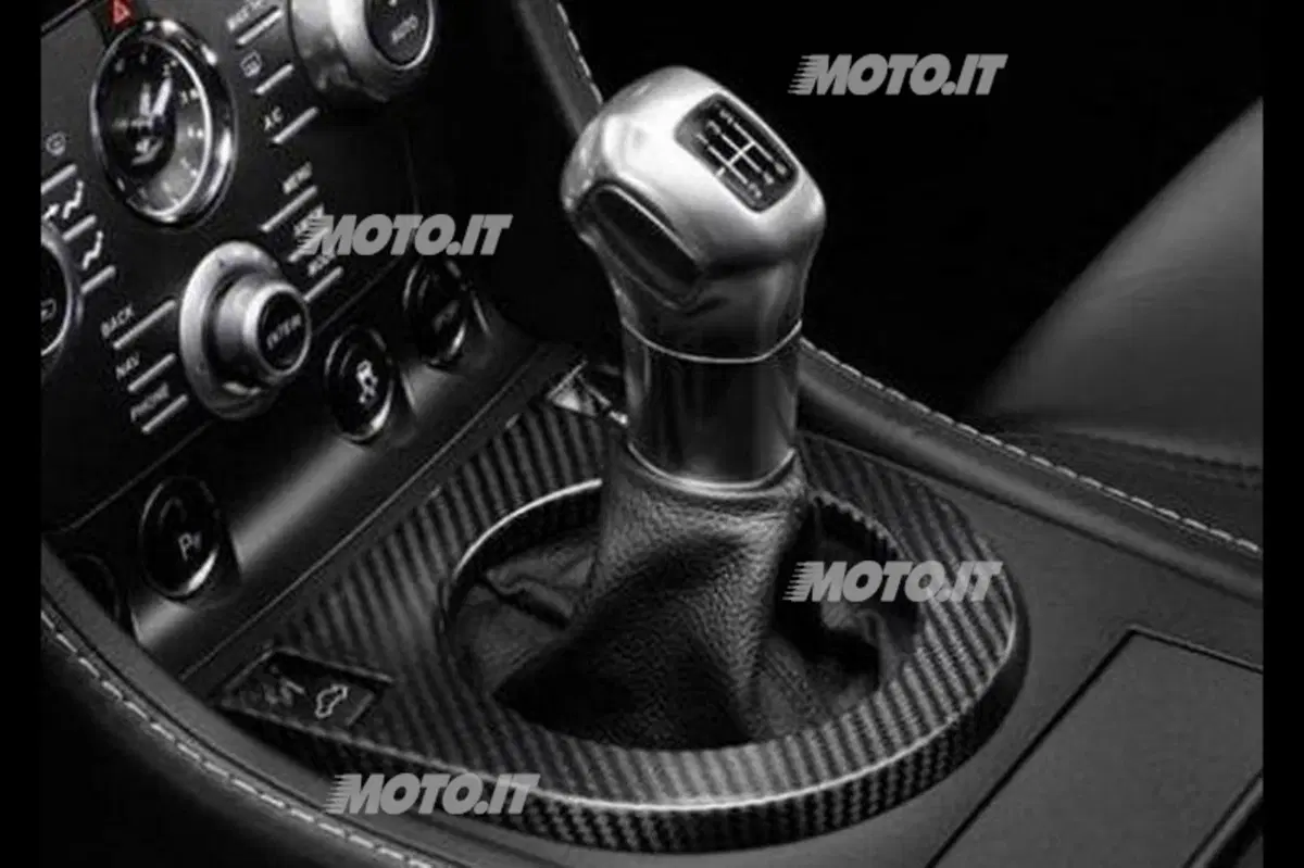 Aston Martin V12 Vantage Roadster: i prezzi italiani (9)