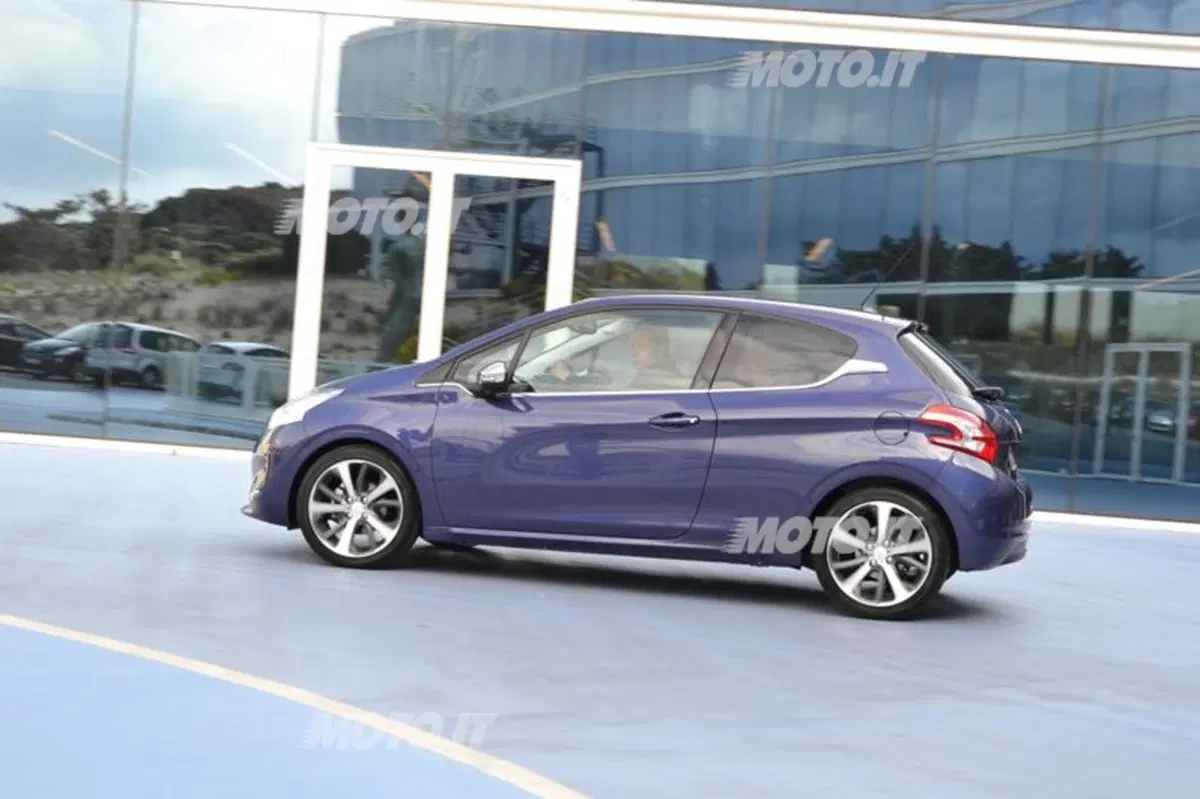 Peugeot&Go: un'offerta dedicata alla 208 (4)