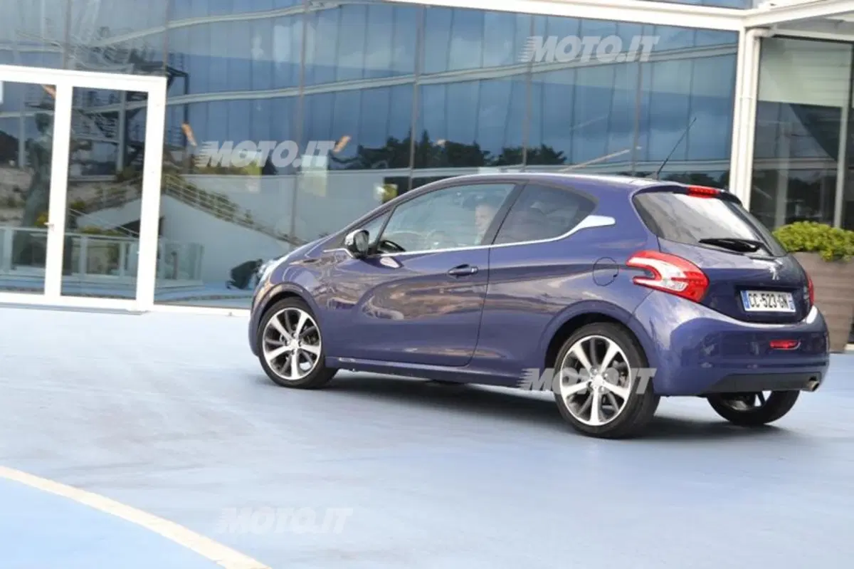 Peugeot&Go: un'offerta dedicata alla 208 (6)