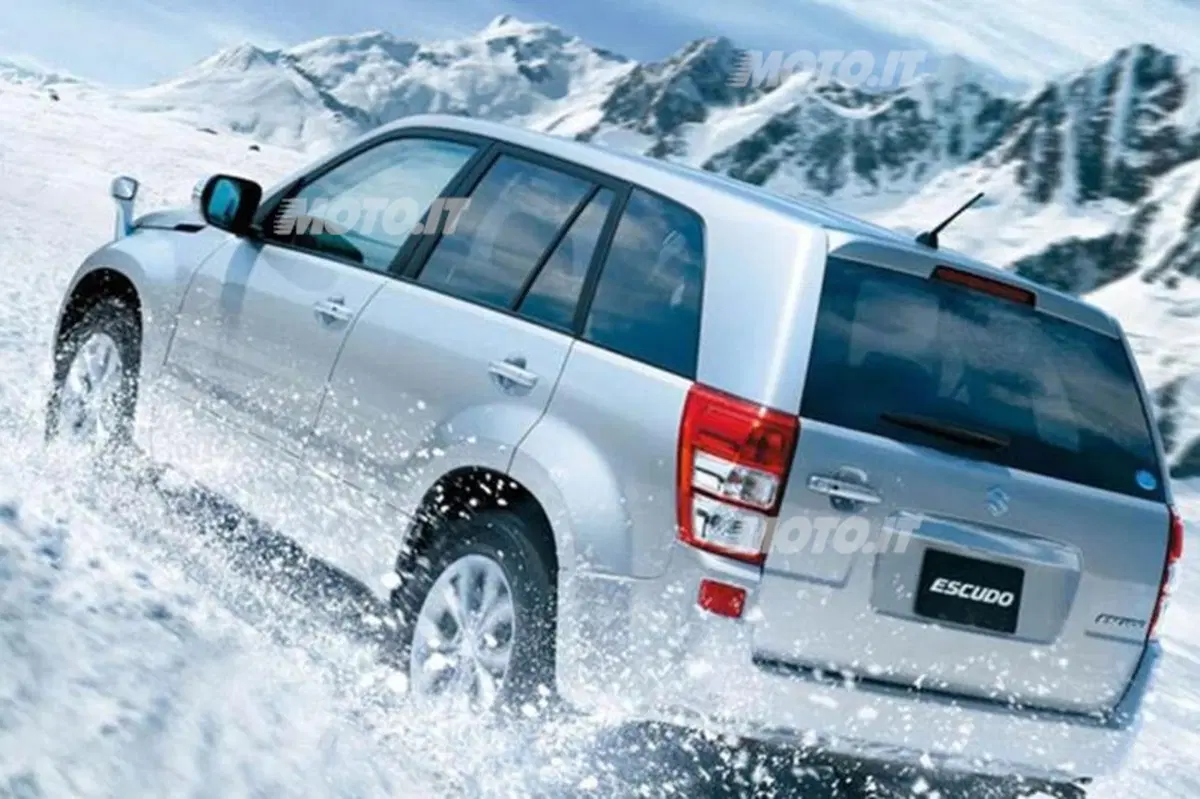 Suzuki Escudo: anticipa il restyling della Gran Vitara (4)