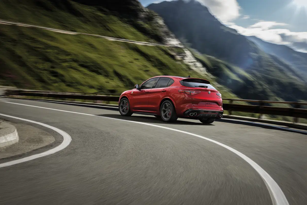 Alfa Romeo Stelvio, ecco le prime immagini (5)