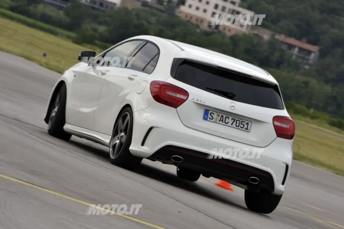 Merceds-Benz Classe A in tour sulle spiagge italiane (3)