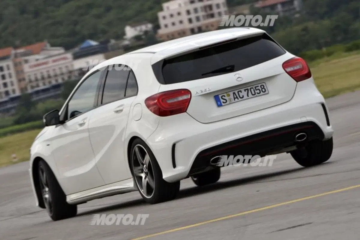 Merceds-Benz Classe A in tour sulle spiagge italiane (4)