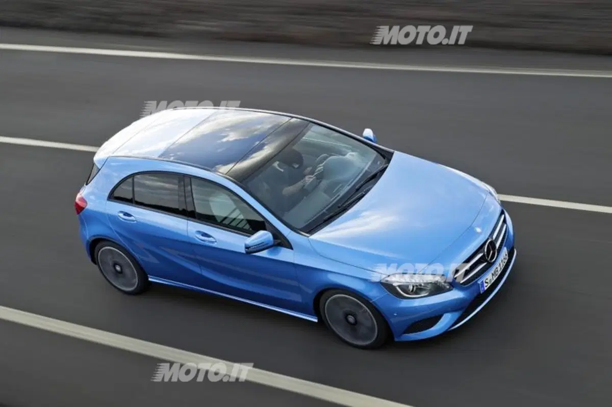 Merceds-Benz Classe A in tour sulle spiagge italiane (6)
