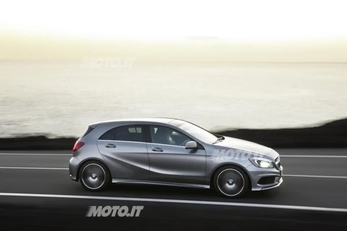 Merceds-Benz Classe A in tour sulle spiagge italiane (9)