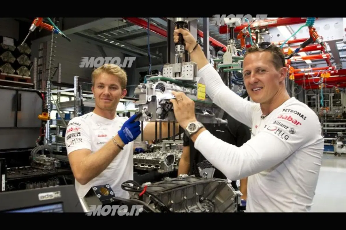 Schumacher e Rosberg visitano gli stabilimenti Mercedes-Benz e AMG (9)