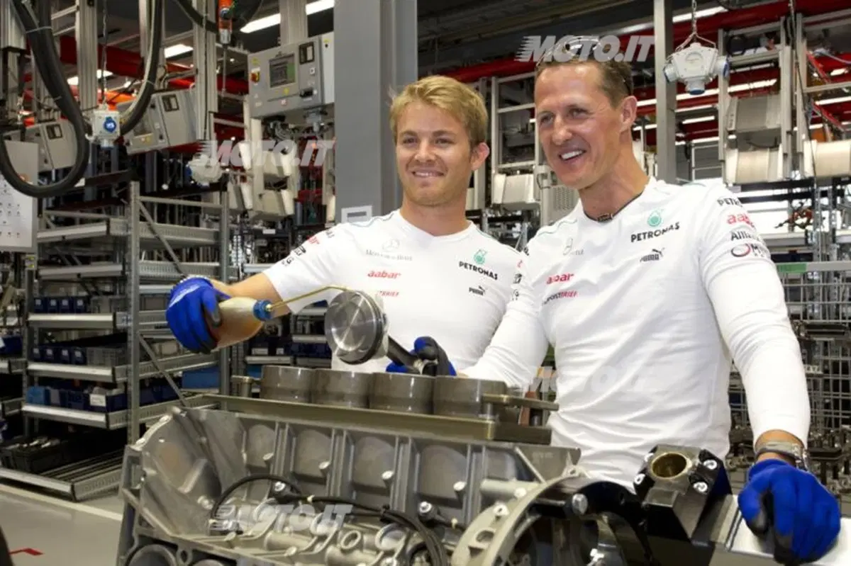 Schumacher e Rosberg visitano gli stabilimenti Mercedes-Benz e AMG (23)