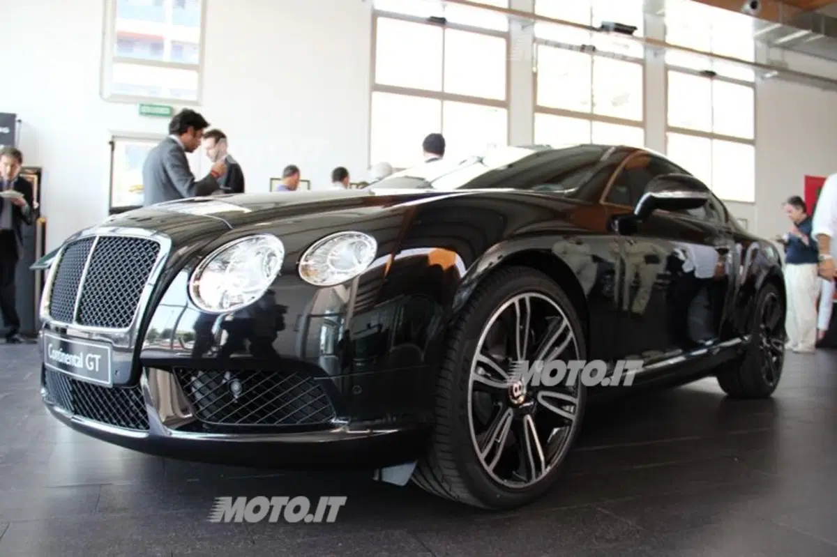 Bentley: inaugurata la nuova concessionaria di Milano (4)