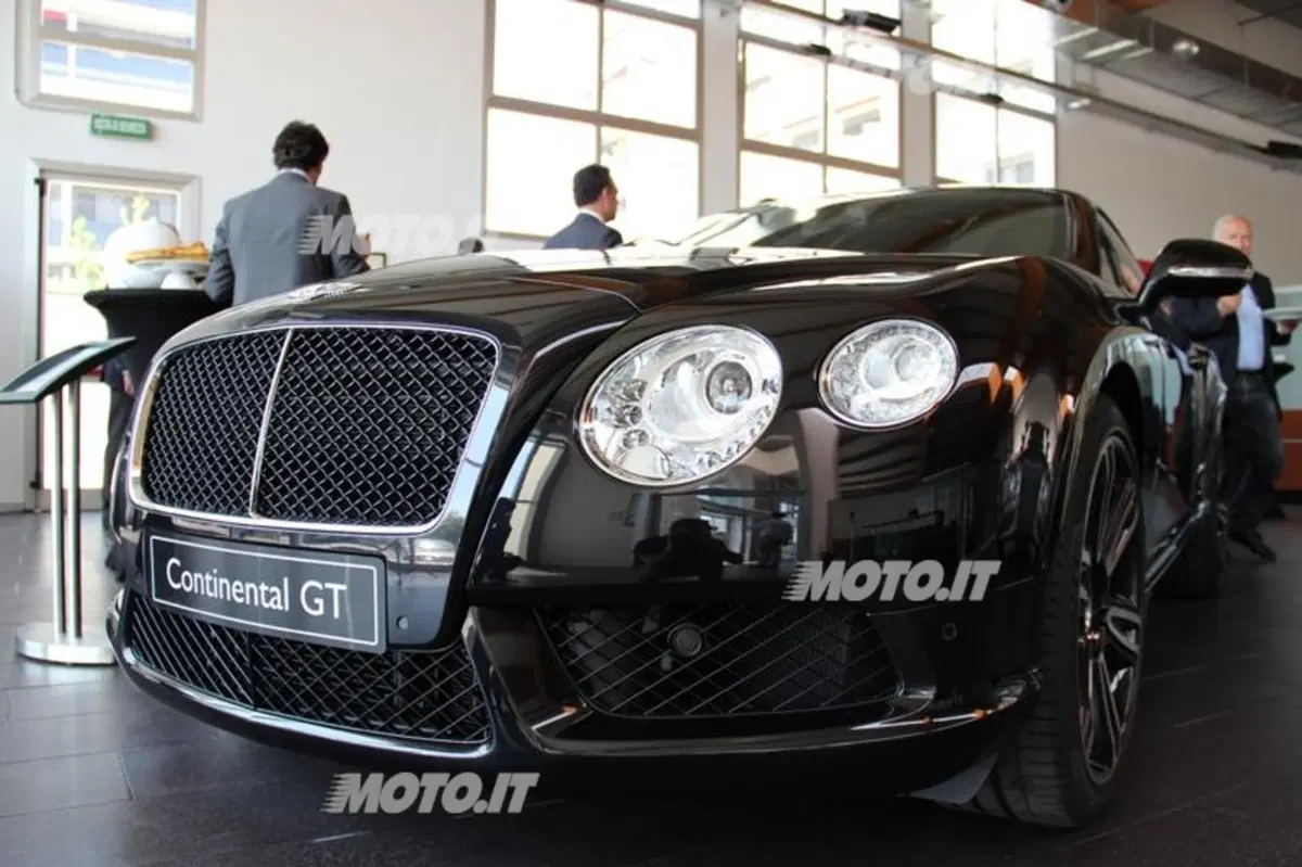 Bentley: inaugurata la nuova concessionaria di Milano (6)