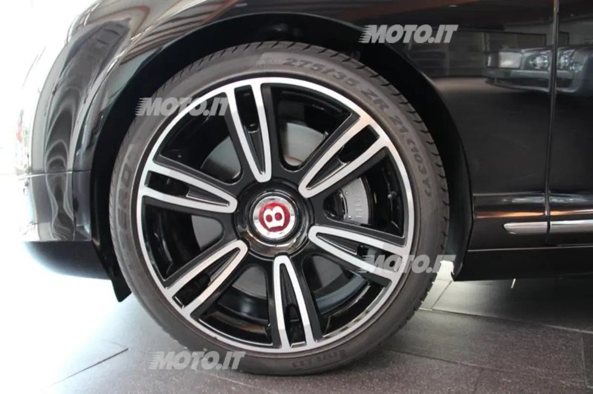 Bentley: inaugurata la nuova concessionaria di Milano (13)