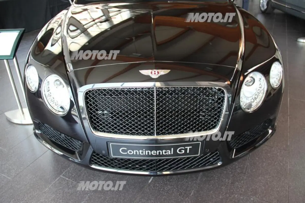 Bentley: inaugurata la nuova concessionaria di Milano (14)