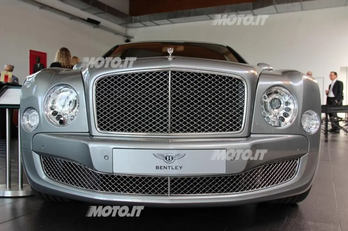 Bentley: inaugurata la nuova concessionaria di Milano (23)