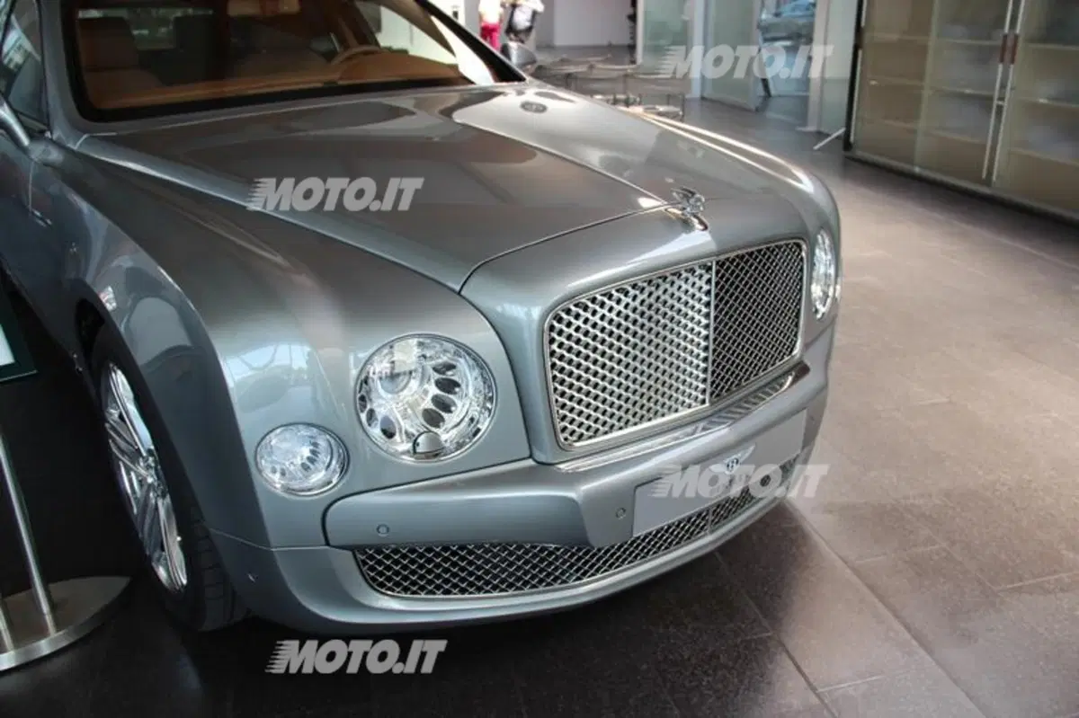 Bentley: inaugurata la nuova concessionaria di Milano (24)