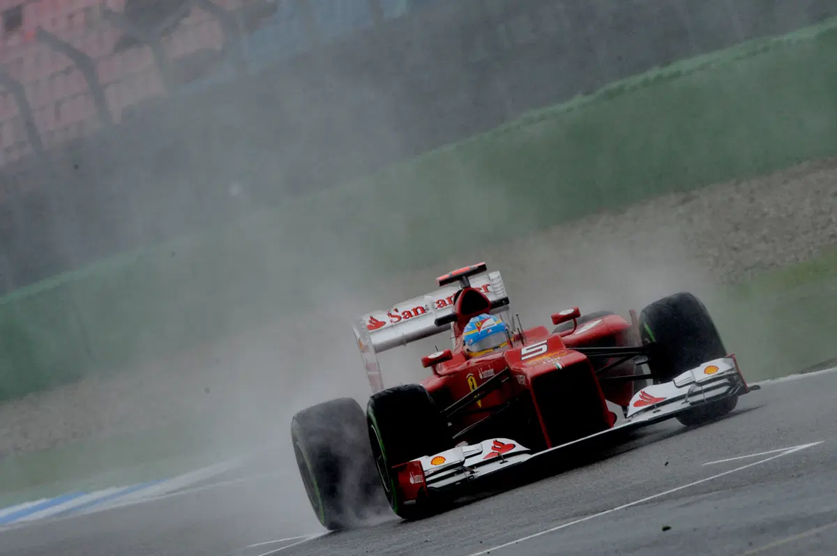 Alonso domina le qualifiche in Germania