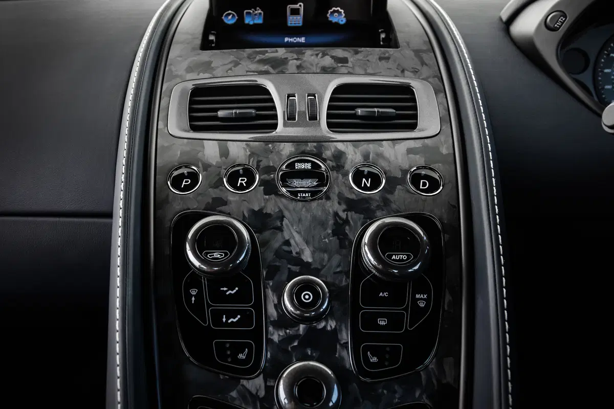 Aston Martin Vanquish S, debutto a Los Angeles (13)