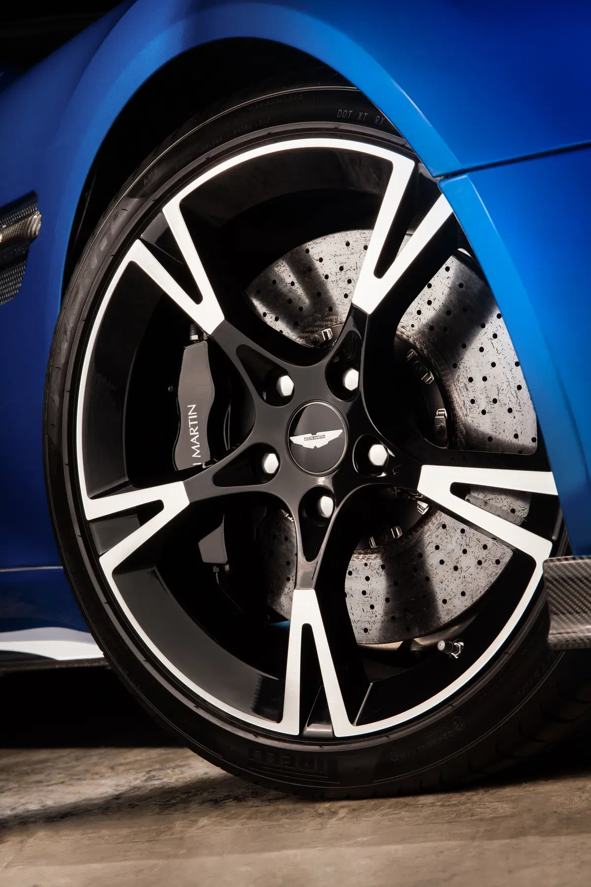 Aston Martin Vanquish S, debutto a Los Angeles (14)
