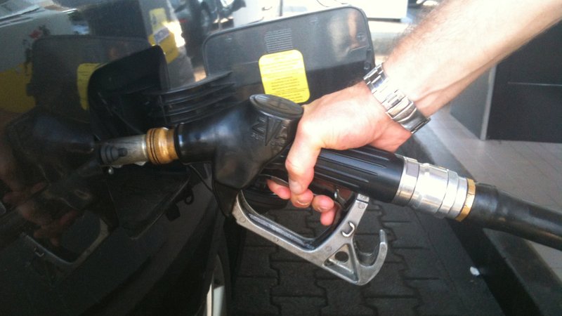 Torna a salire il prezzo dei carburanti nel mese di giugno 2013