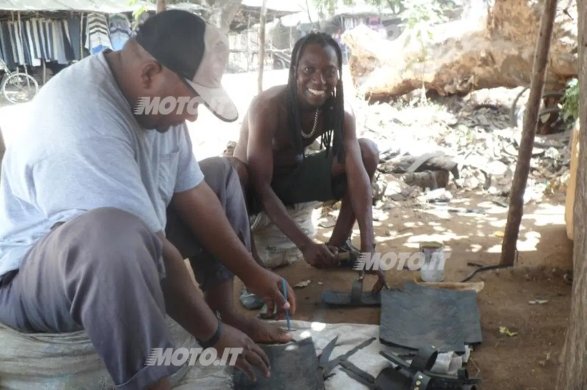 Wheely: le infradito "ecofriendly" che aiutano il Kenya (5)