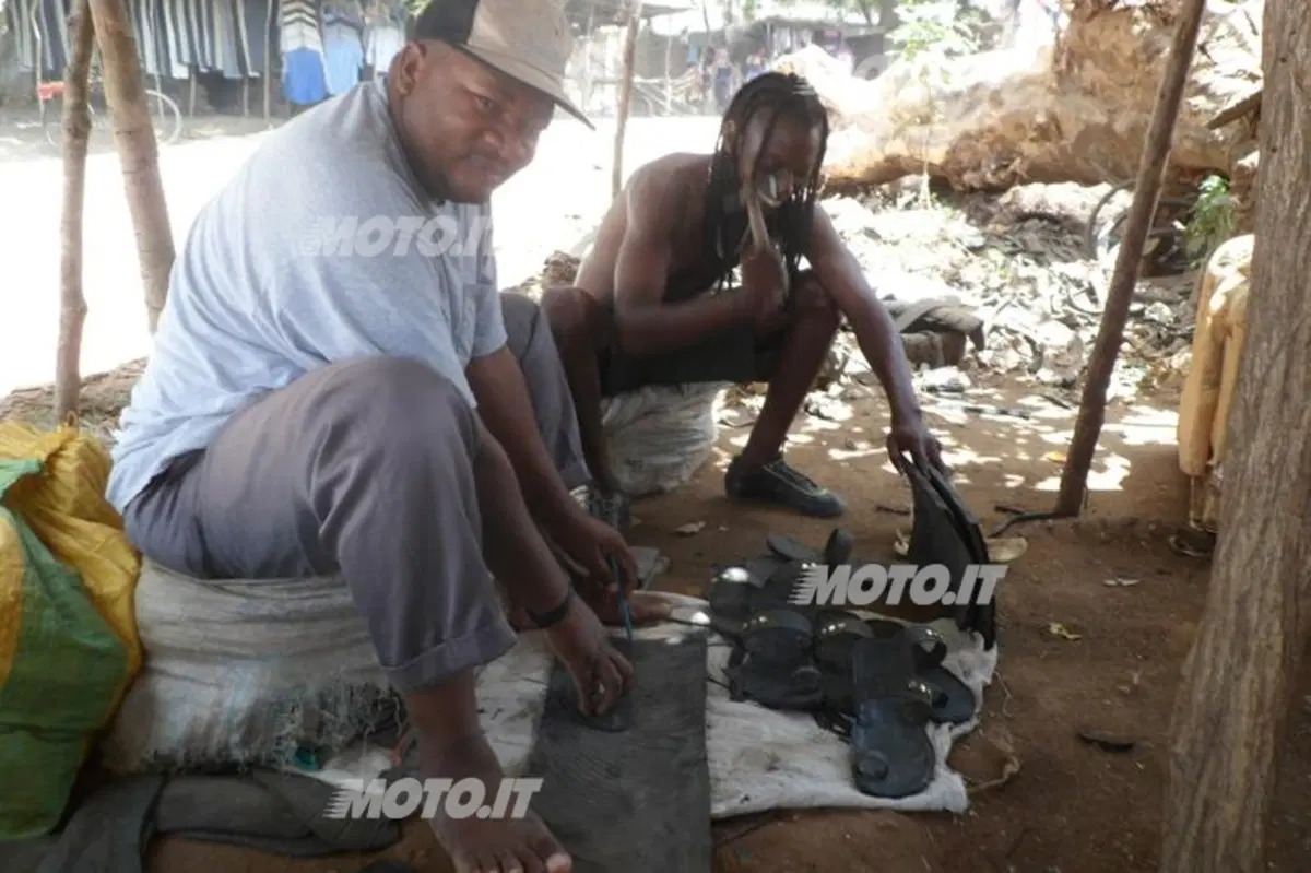 Wheely: le infradito "ecofriendly" che aiutano il Kenya (6)