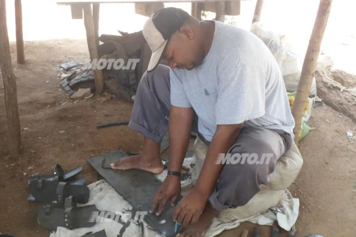 Wheely: le infradito "ecofriendly" che aiutano il Kenya (7)