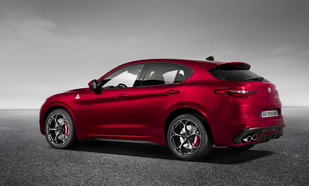 Alfa Romeo Stelvio, ecco le prime immagini (8)