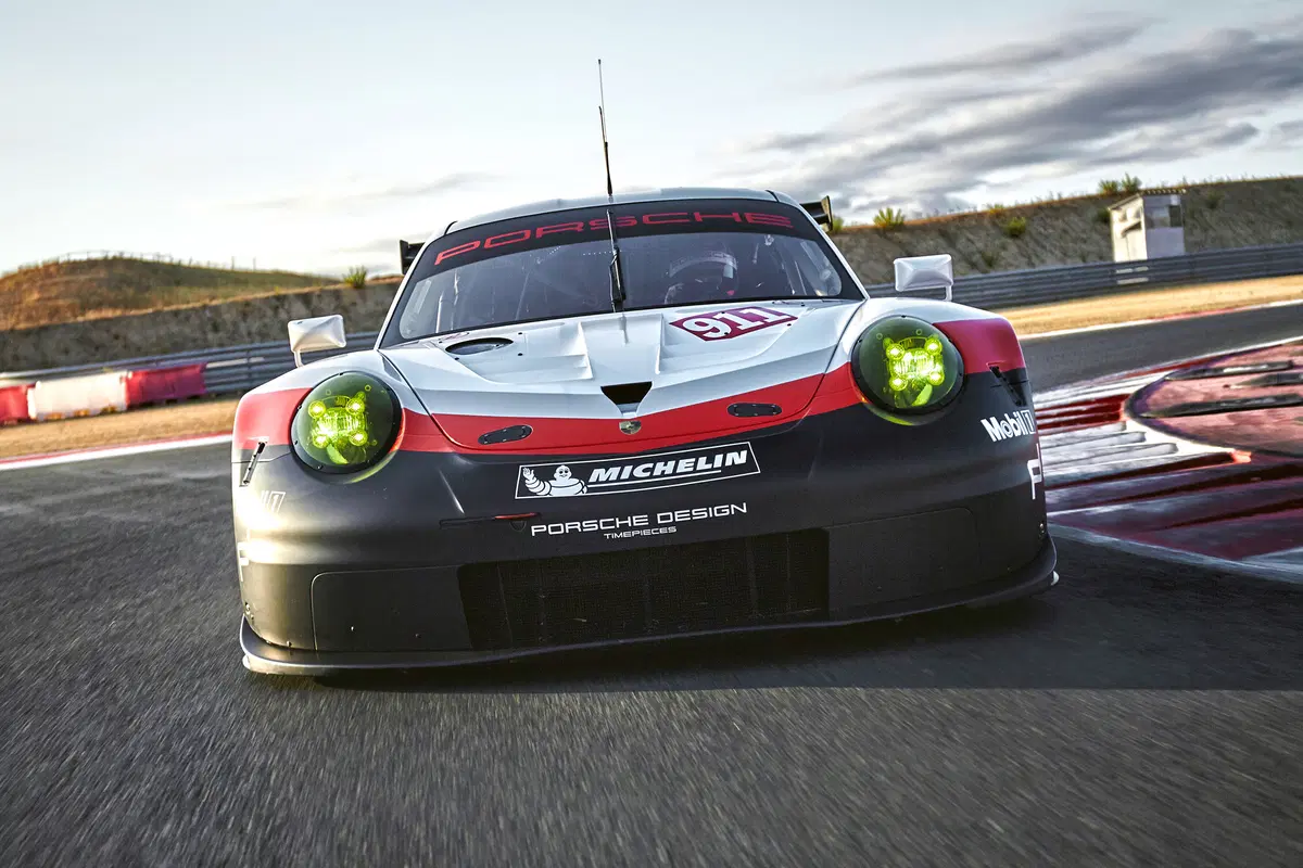 Porsche 911 RSR 2017, la nuova arma per Le Mans (2)