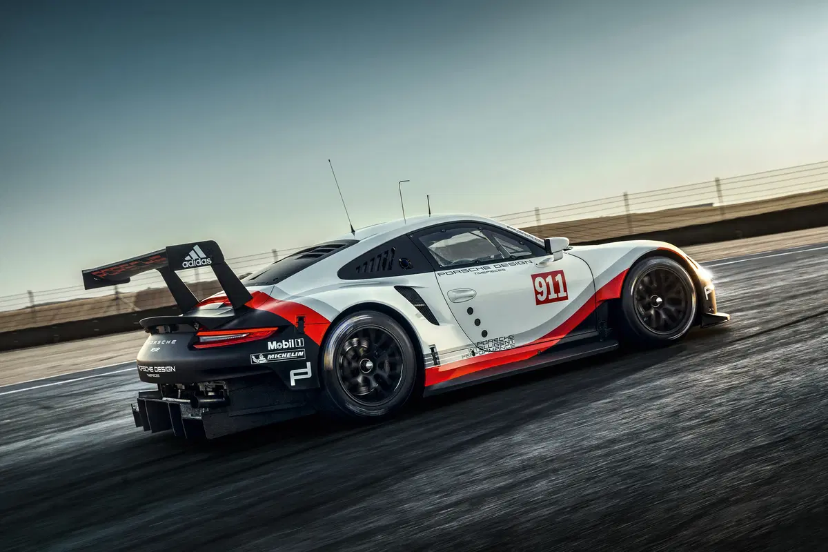 Porsche 911 RSR 2017, la nuova arma per Le Mans (5)