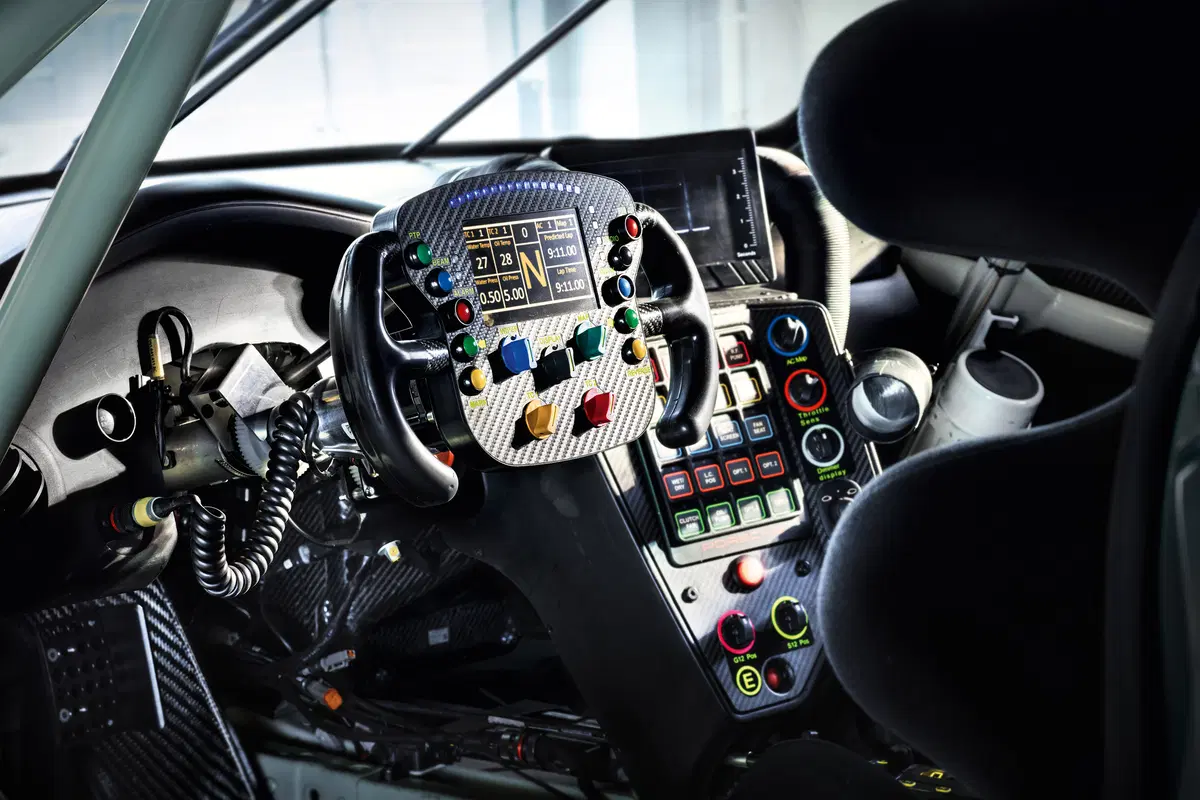 Porsche 911 RSR 2017, la nuova arma per Le Mans (9)