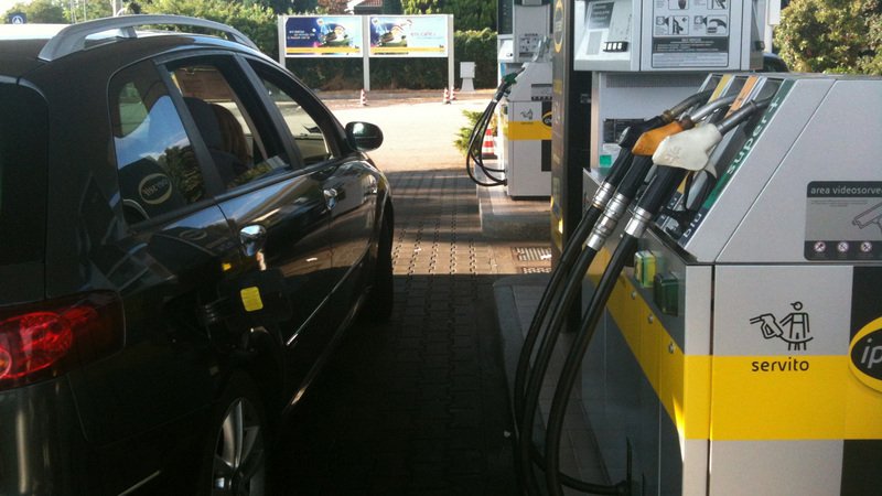 Carburanti: l&rsquo;ultimo weekend di sconti