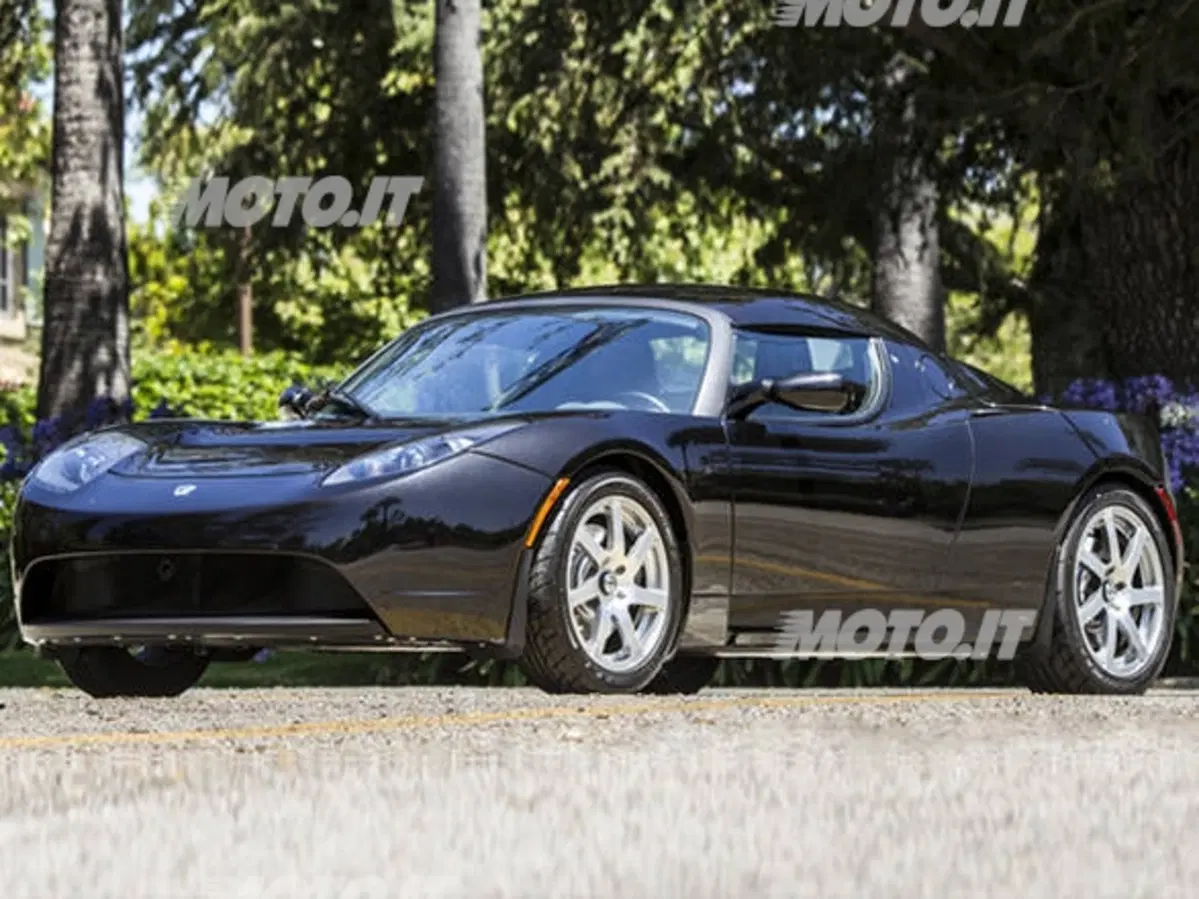 All'asta la Tesla Roadster di Clooney