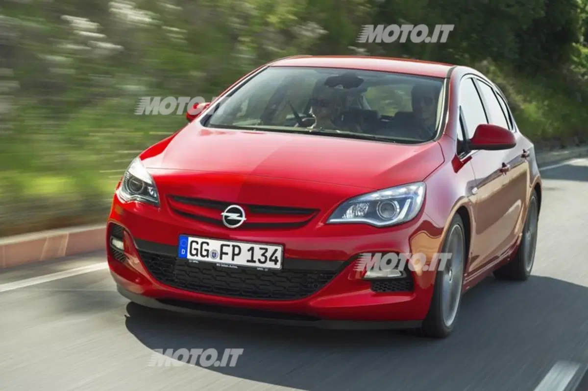 Opel Astra: ora anche con il 2.0 litri BiTurbo da 195 CV (3)