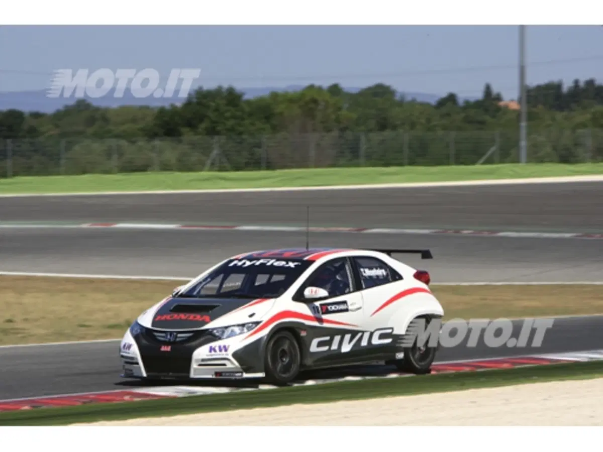 Honda Civic WTCC: iniziati i collaudi in pista