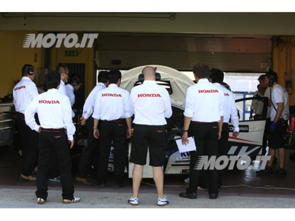 Honda Civic WTCC: iniziati i collaudi in pista (5)