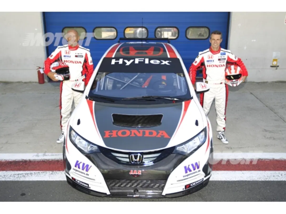 Honda Civic WTCC: iniziati i collaudi in pista (6)
