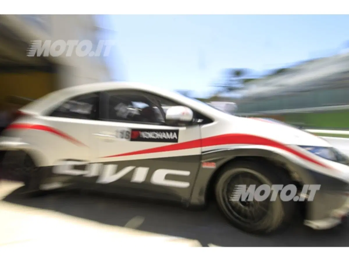 Honda Civic WTCC: iniziati i collaudi in pista (7)