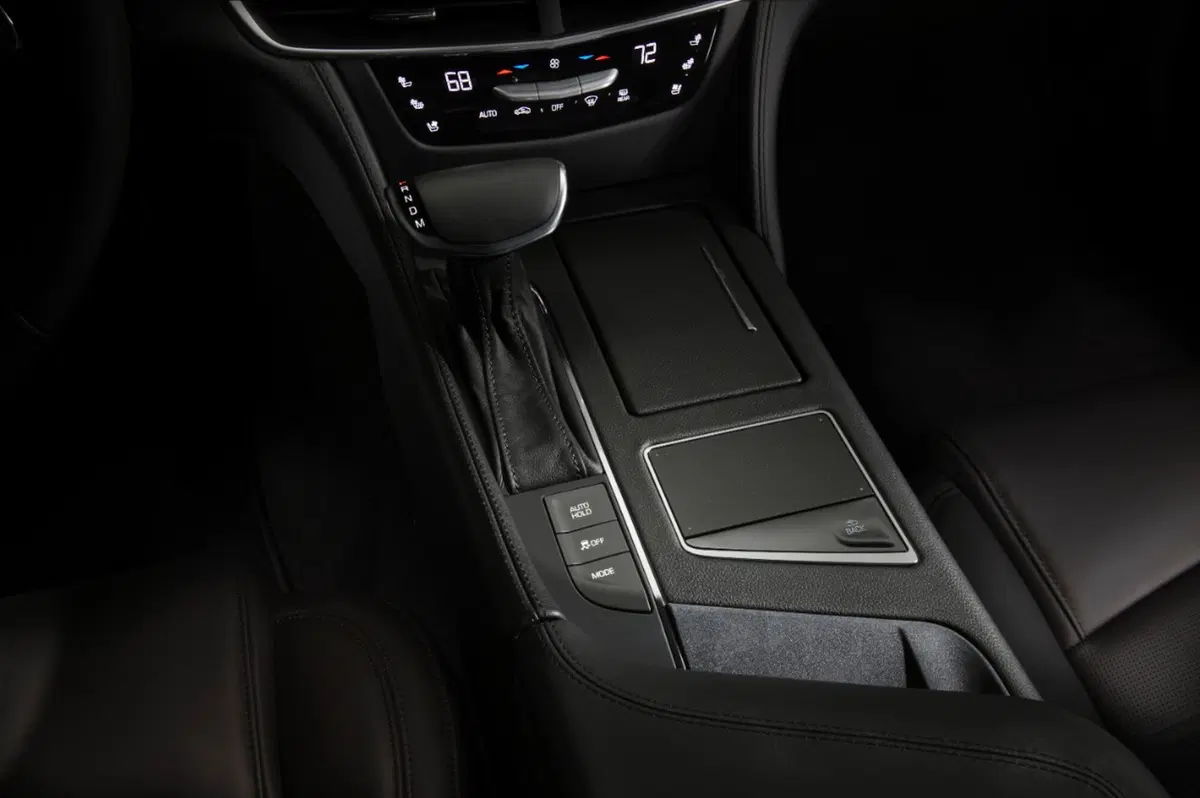 Cadillac CT6 Plug-in Hybrid: esordio USA a Los Angeles (6)
