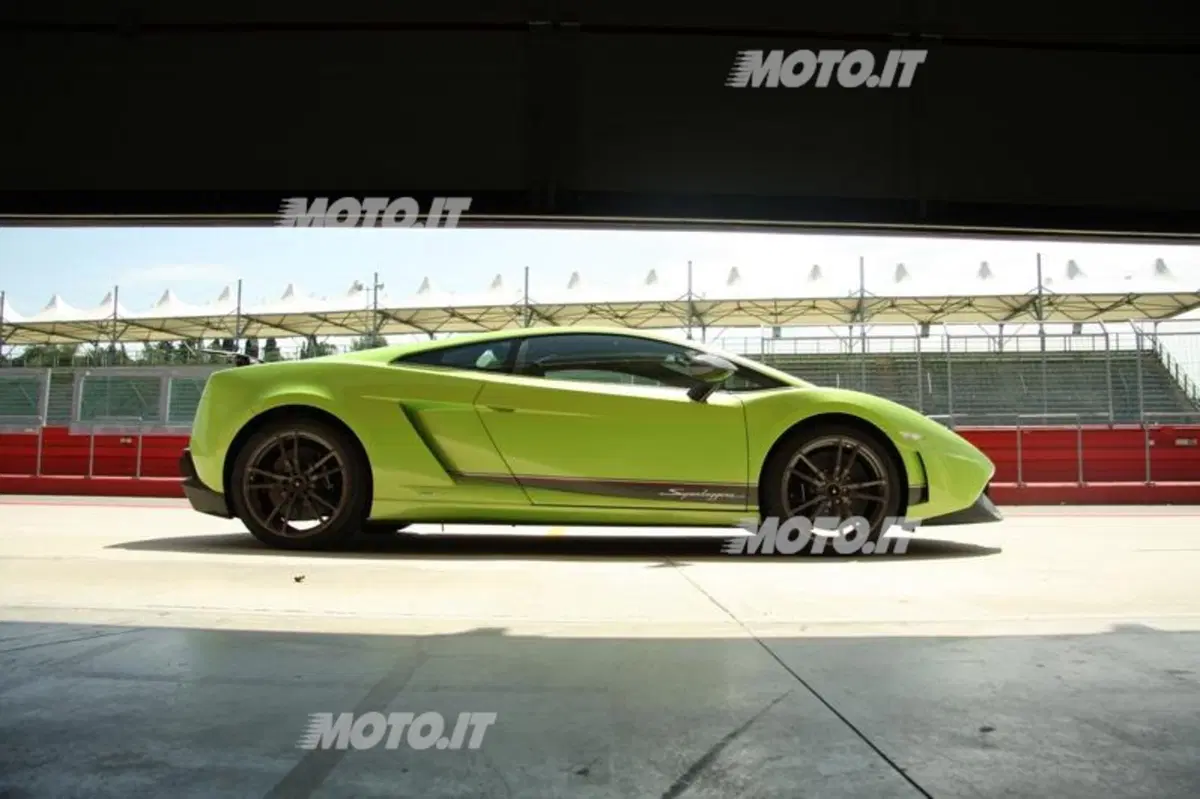 Lamborghini Gallardo LP 570-4 Superleggera (12)
