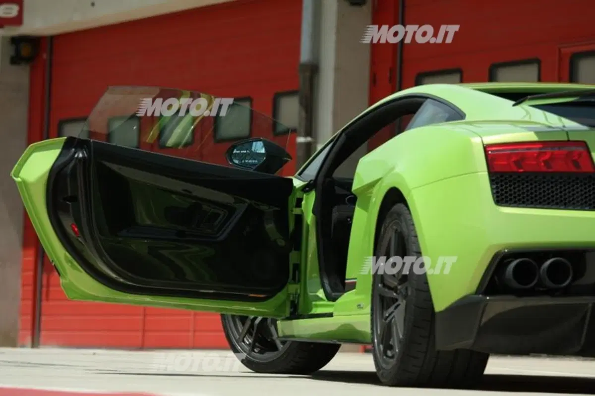 Lamborghini Gallardo LP 570-4 Superleggera (27)