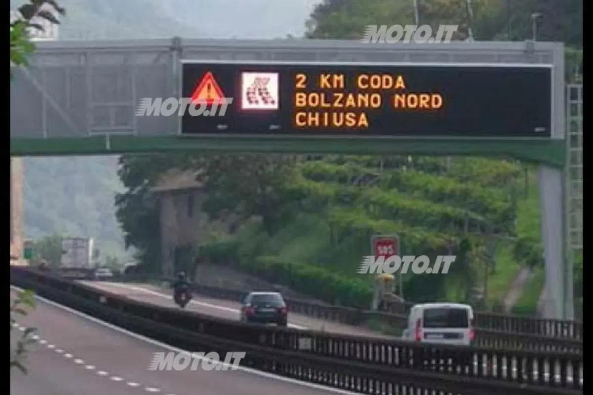Pannelli luminosi a messaggio variabile in autostrada: sono davvero utili? (6)