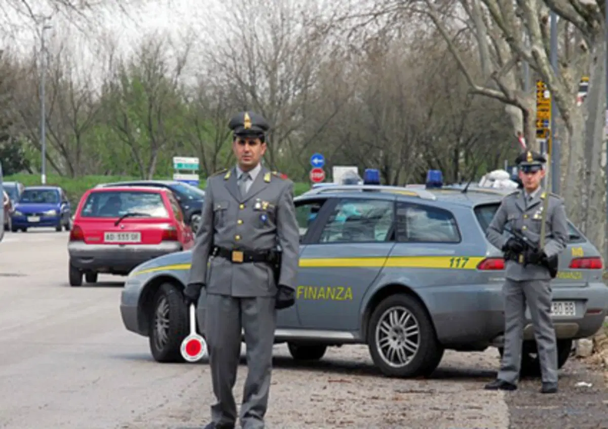 Auto: scoperta dalla GdF una maxievasione in Val d'Aosta