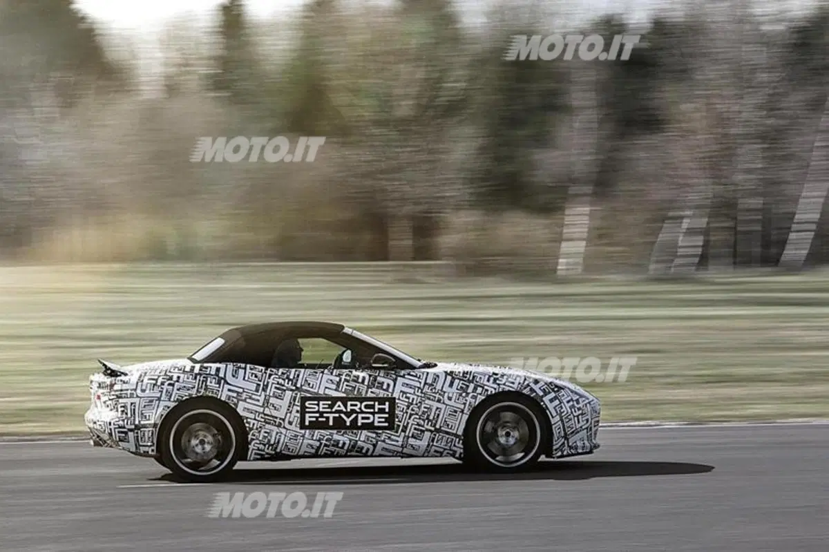 Jaguar F-Type: la vedremo a Parigi (3)