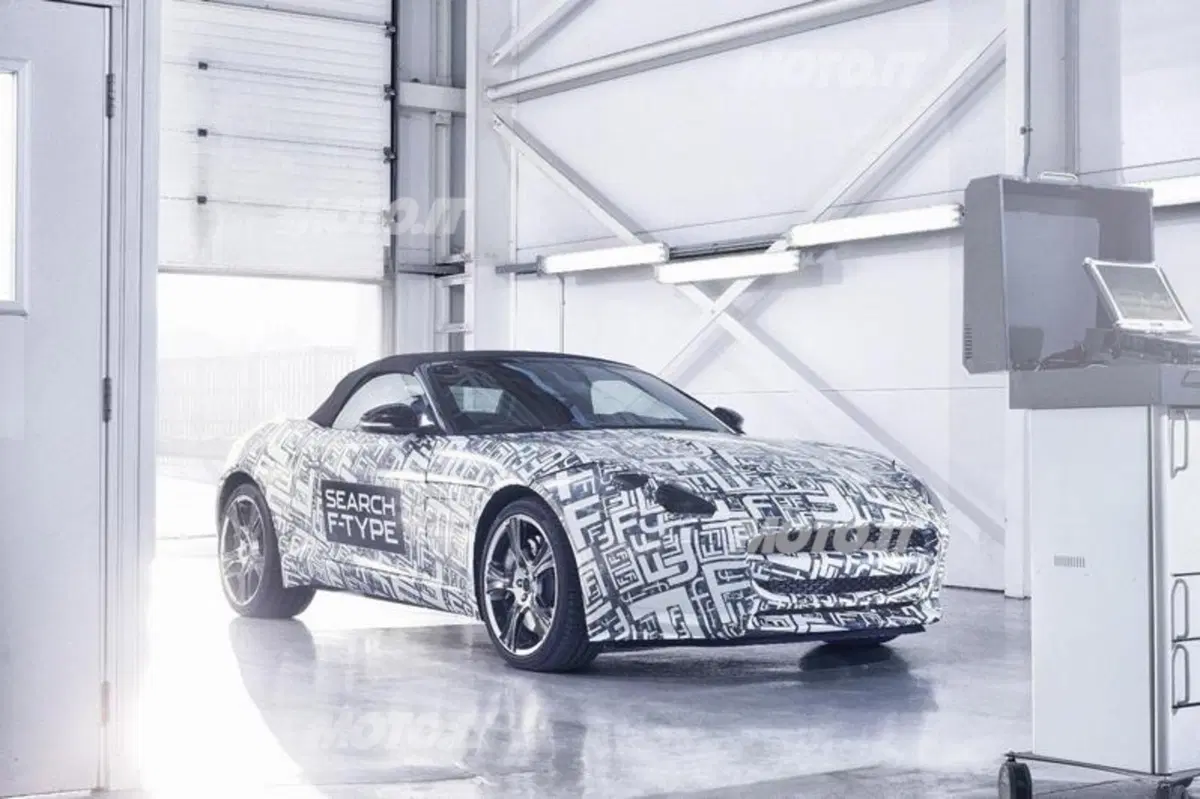 Jaguar F-Type: la vedremo a Parigi (4)