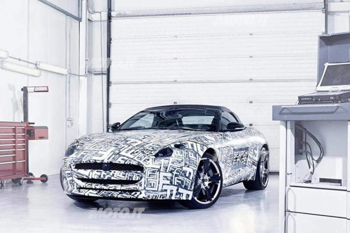 Jaguar F-Type: la vedremo a Parigi (5)