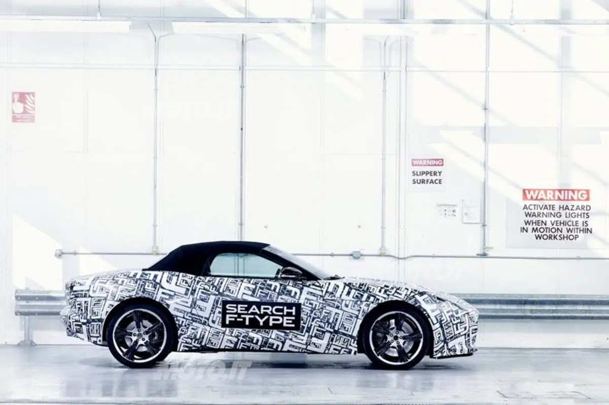 Jaguar F-Type: la vedremo a Parigi (6)