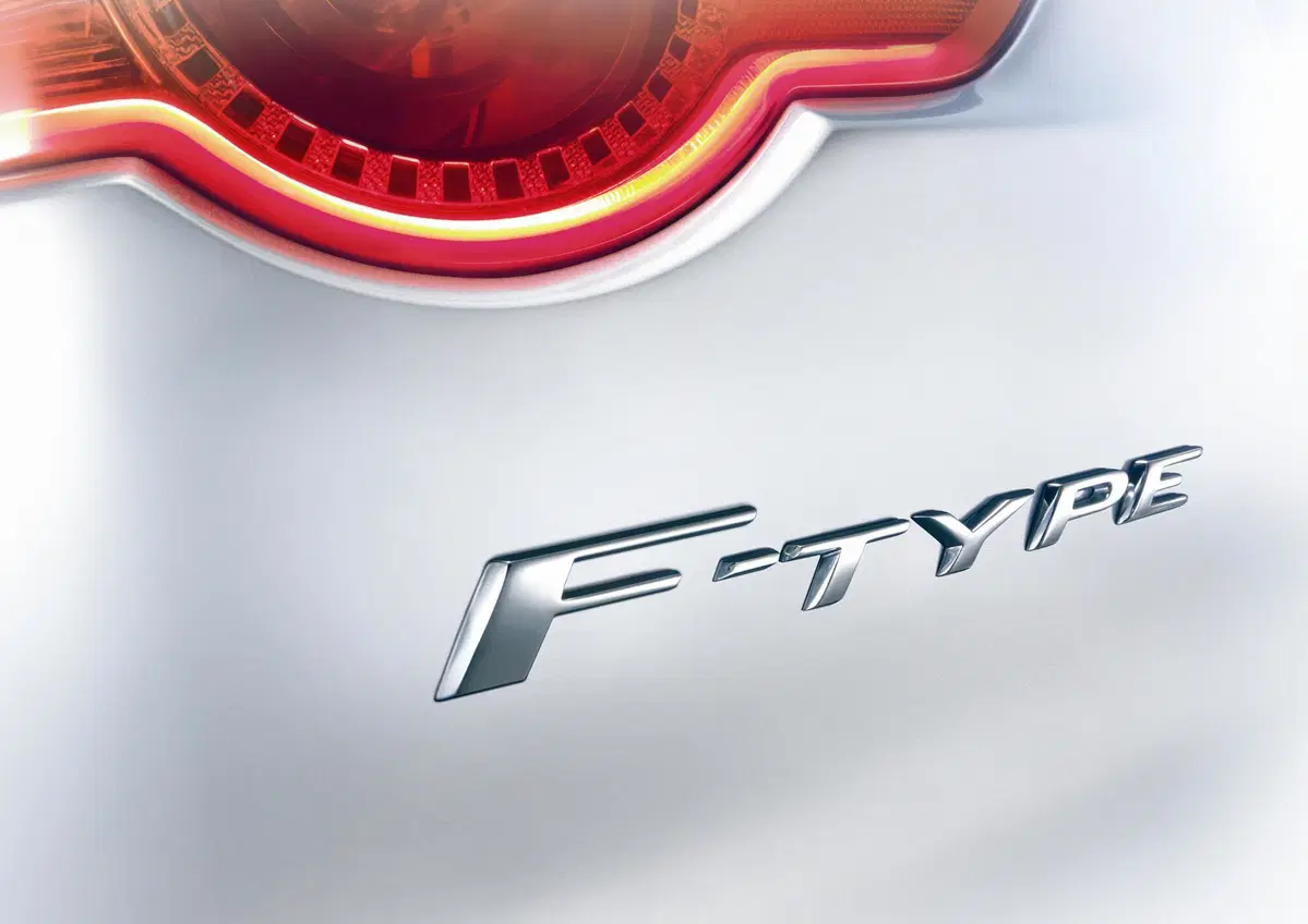 Jaguar F-Type: la vedremo a Parigi (8)