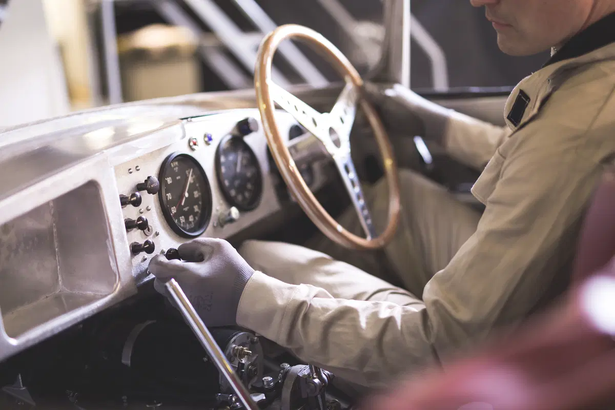 Jaguar XKSS, l'iconica auto del '57 rivive in nove nuovi esemplari (10)