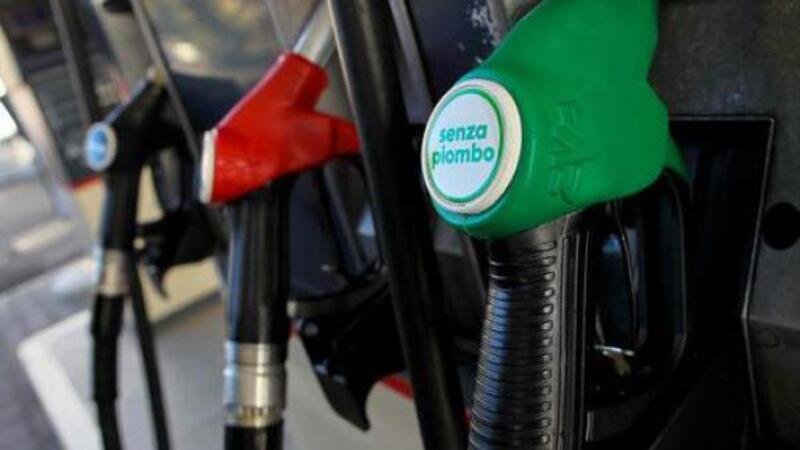 Benzina: numerose compagnie indagate per truffa sui prezzi