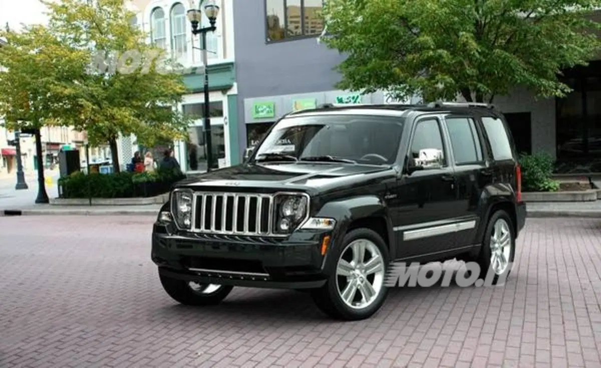 Jeep Liberty: dal 16 agosto stop alla produzione del modello attuale (2)